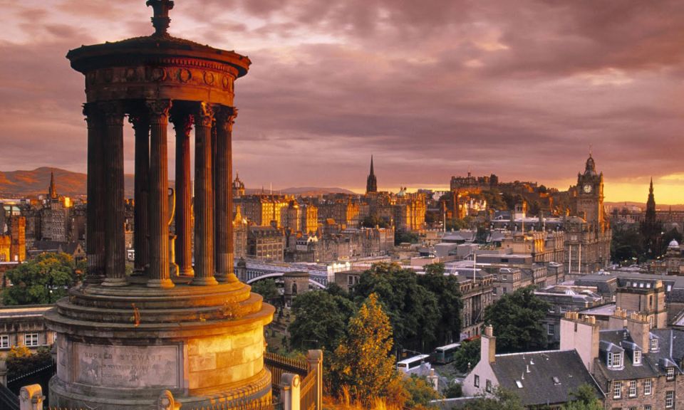 Edinburgh: 3-Hour Historical Walking Tour in Italian - Enlightenment, Hume, and a city-with-secrets feeling