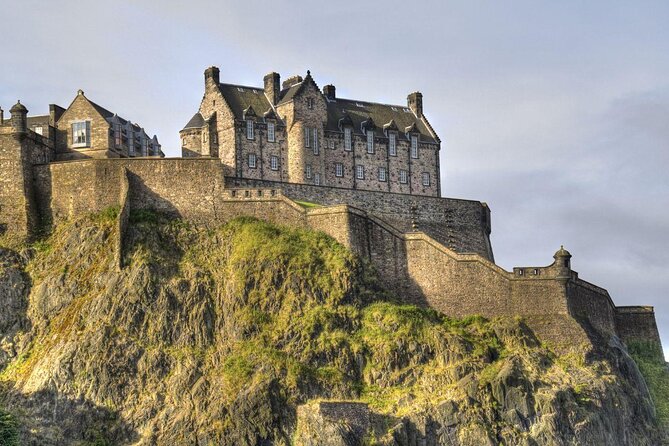 Edinburgh Castle Guided Walking Tour in English - Why this 90-minute Edinburgh Castle walk works so well
