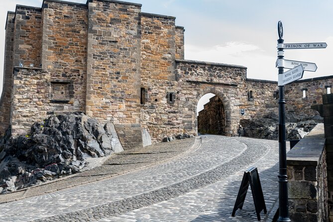 Edinburgh Castle: Guided Walking Tour with Entry Ticket - Photo opportunities without feeling trapped in a crowd