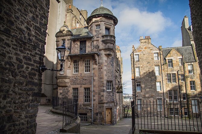 Edinburgh Castle & Royal Mile Walking Tour - Ticket Included - St Giles’ Cathedral and Parliament Square: architecture plus the Presbyterian story