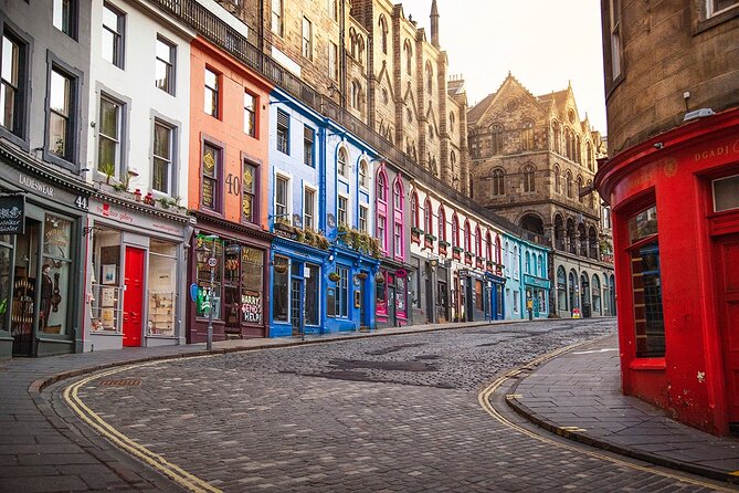 Edinburgh Castle & Royal Mile Walking Tour - Ticket Included - Up to the Castle Esplanade: views, the Military Tattoo location, and the One O’Clock Gun timing