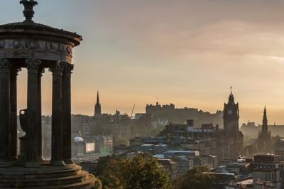 Edinburgh Ghost Tour: Mysteries, Legends and Murders - Royal Mile Finale: Seeing 17th-Century Alleys From the Right Angles