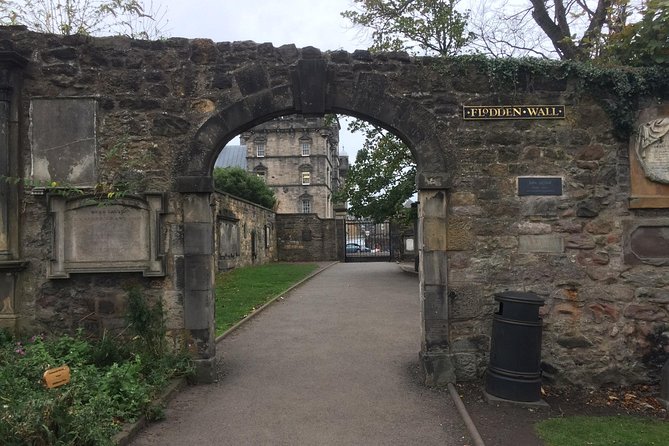 Edinburgh: History Lovers Old Town Walking Tour - Royal Mile Finish: 1400s Streets You Can Walk With Confidence