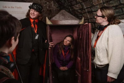 Edinburgh: Immersive Small-Group Haunted Underground Tour - Down to Edinburgh’s vaults: the 45 minutes that do the heavy lifting