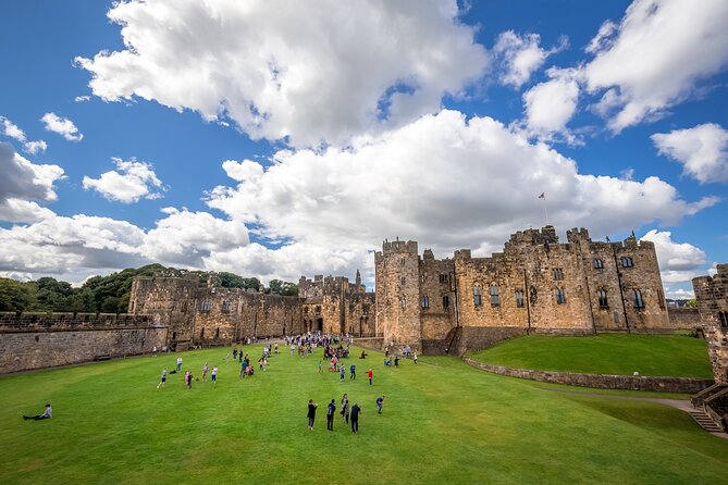 Harry Potter's Alnwick Castle and Scottish Borders Day Trip - The guides: what makes the day feel personal
