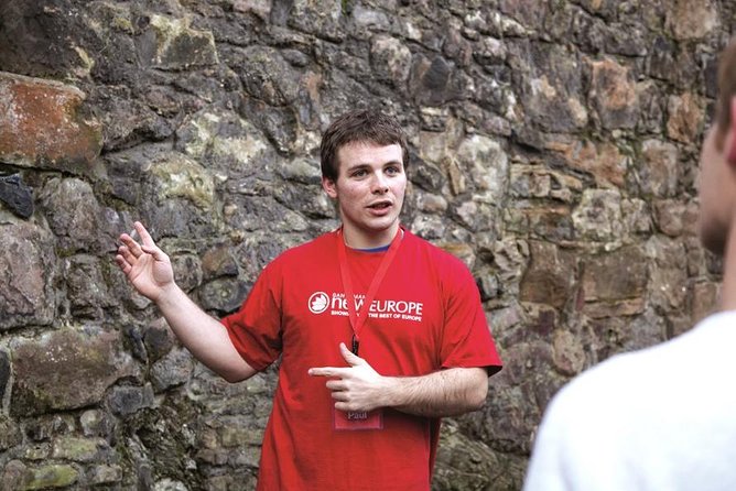 JK Rowling's Harry Potter Walking Tour in Edinburgh - Stop 1 in Edinburgh Old Town: the longest story beat