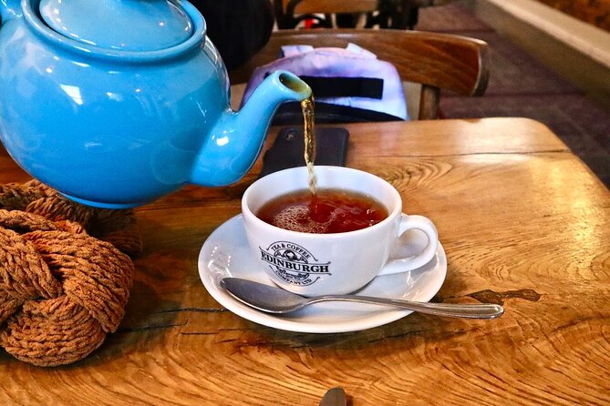 Private Food Tour of Edinburgh with Haggis, Scotch & More - Castle Rock and Edinburgh’s skyline: why you should snack with a view