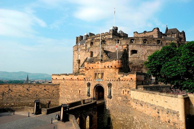 Royal Mile and Edinburgh Castle - Small Group Walking Tour - Starting at Mercat Cross: get your bearings fast